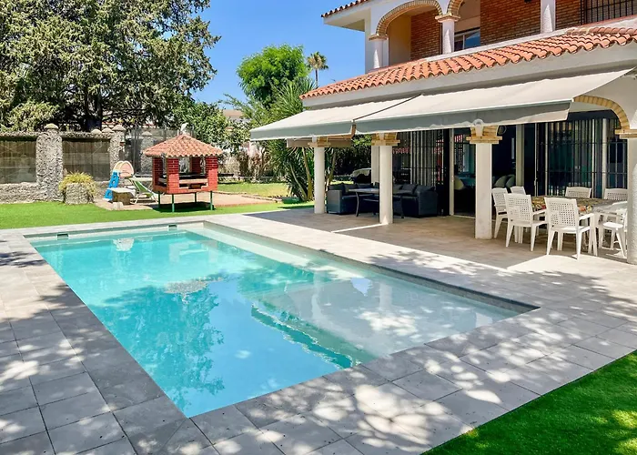 Villa Alamos Jerez I Piscina Salada Climatizada I BBQ I Jardines I 850m2